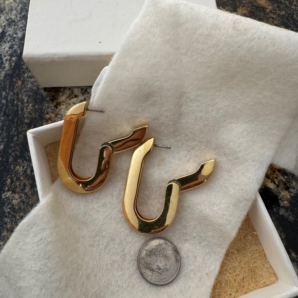 Jenny Bird Gold tone U-Link Earring - Picture 2 of 6